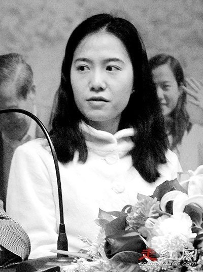 杨振宁与翁帆到底有没有孩子(年龄相差54岁的大跨度忘年夫妻)(2)_