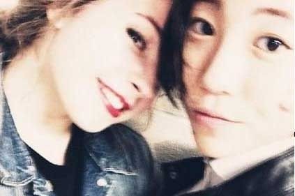 她是天后王菲的女儿，声音被赞媲美王菲，气质才情皆不凡