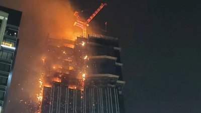 尖沙咀昨晚突发大火,经9小时扑灭,两市民感不适