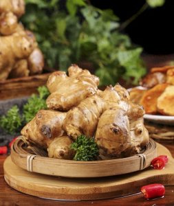 农村常见的"鬼芋头",闻着臭吃着香,很多人不知它是宝贝