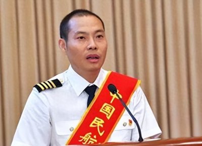 刘传健:从“英雄机长”到中国民用航空飞行学院传奇故事