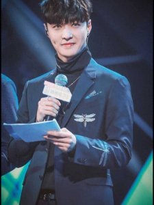 张艺兴:无与伦比的明星魅力