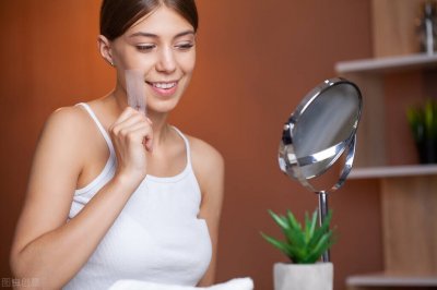 传明酸,烟酰胺,熊果苷和VC哪个美白效果更好?