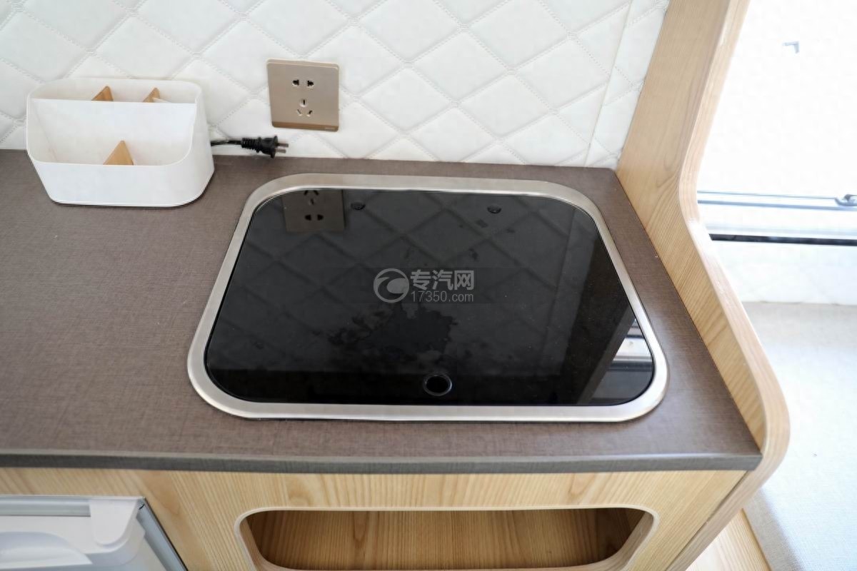 霸气房车之依维柯四驱越野房车