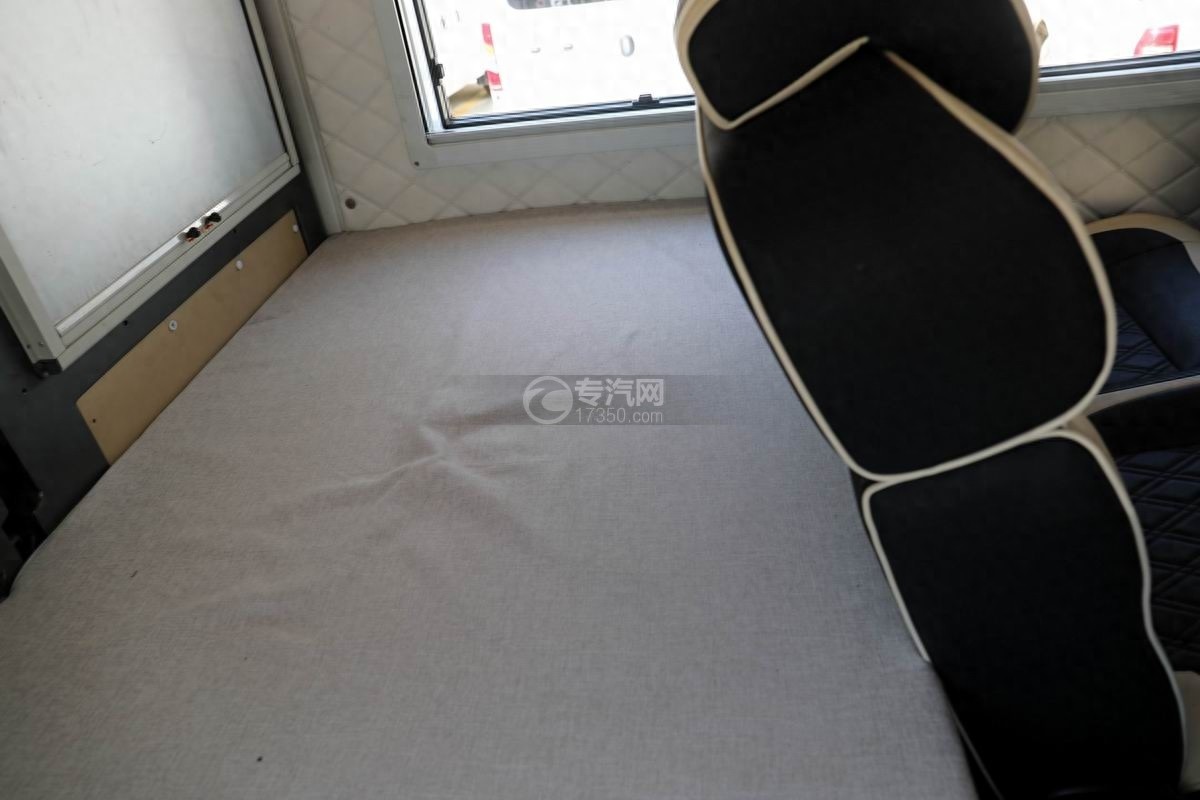 霸气房车之依维柯四驱越野房车