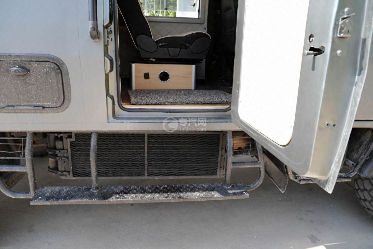 霸气房车之依维柯四驱越野房车