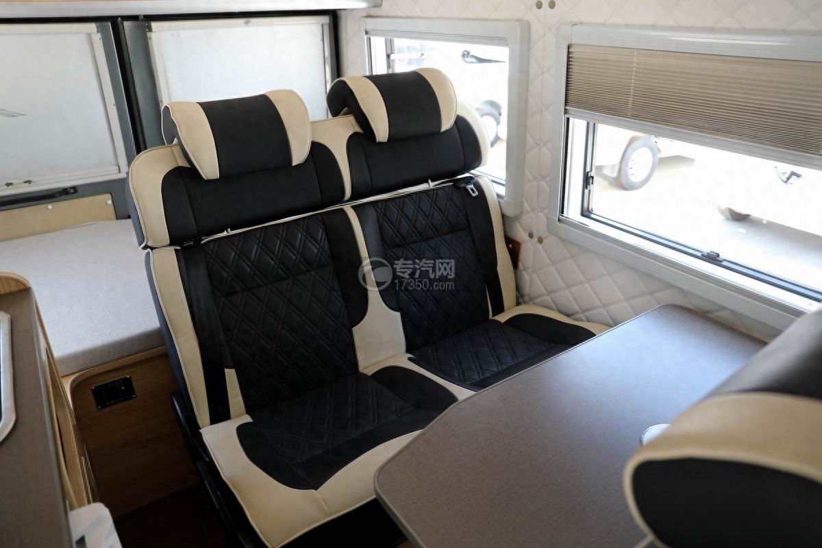 霸气房车之依维柯四驱越野房车