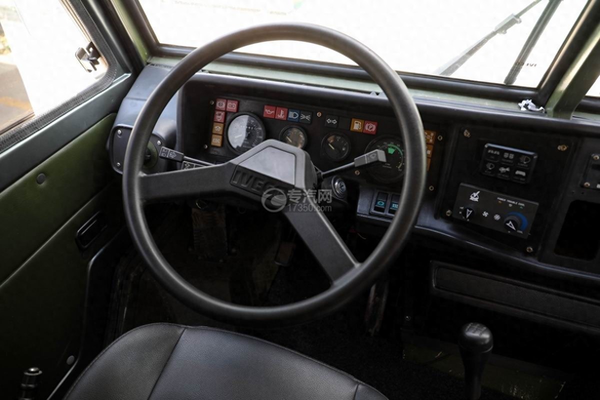 霸气房车之依维柯四驱越野房车