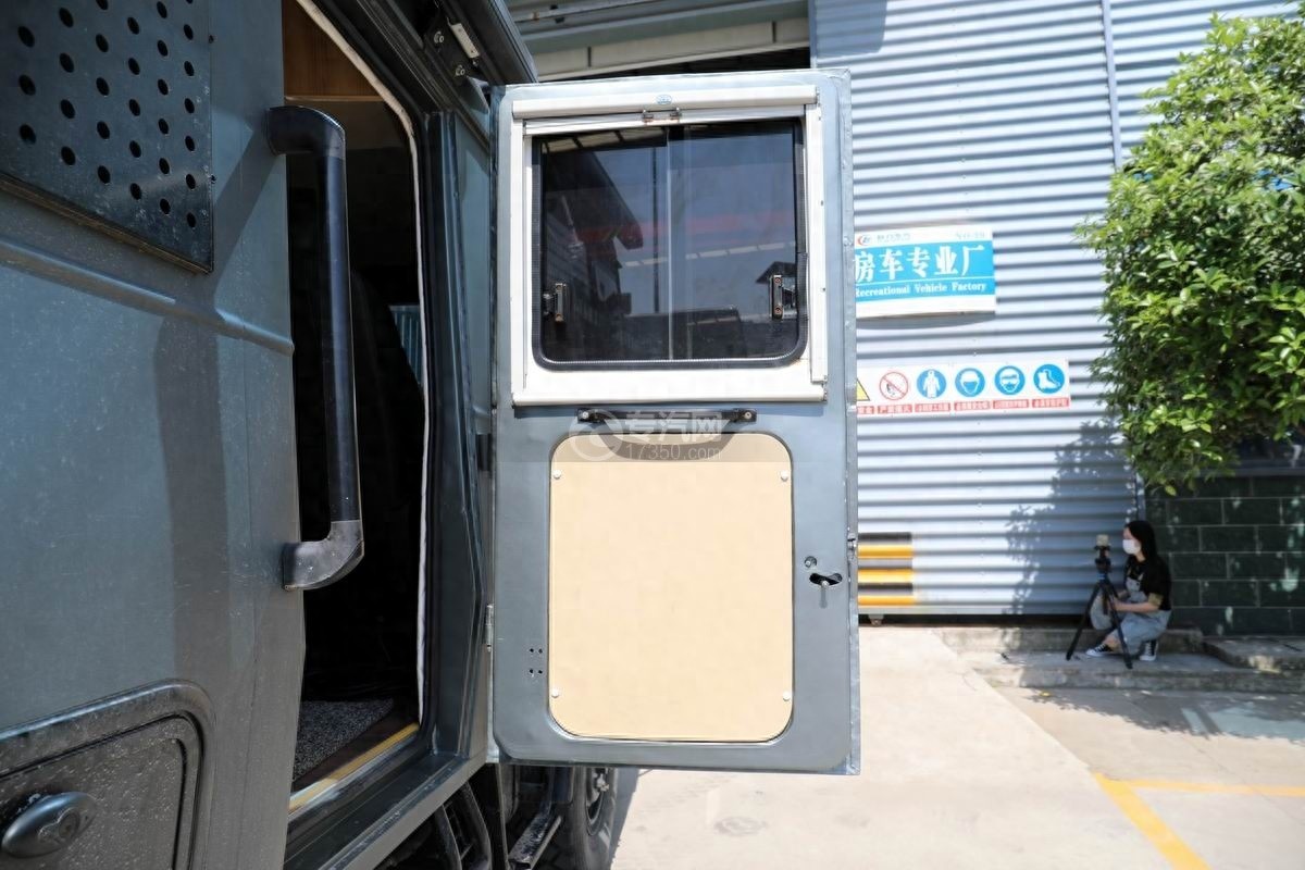 霸气房车之依维柯四驱越野房车