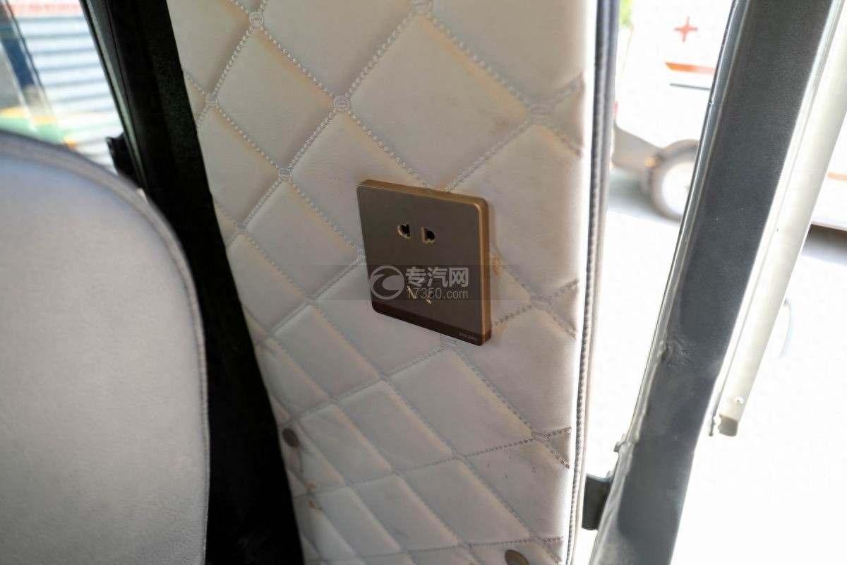 霸气房车之依维柯四驱越野房车