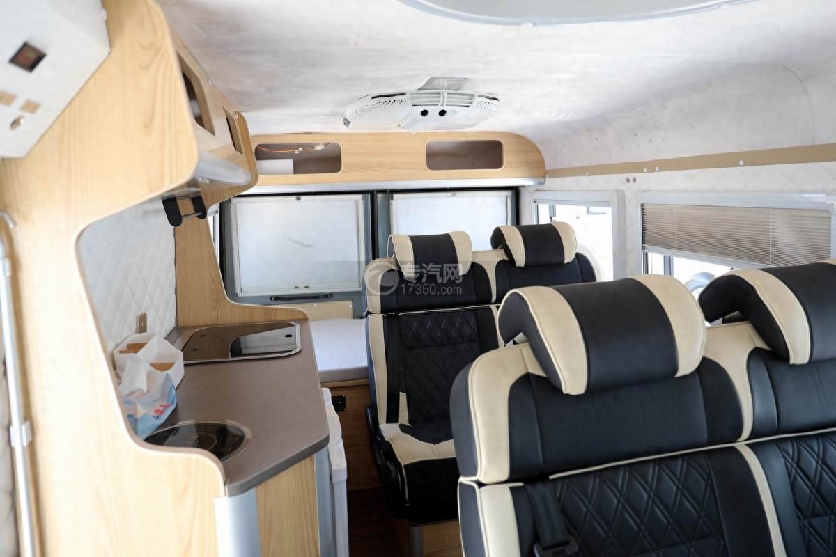 霸气房车之依维柯四驱越野房车