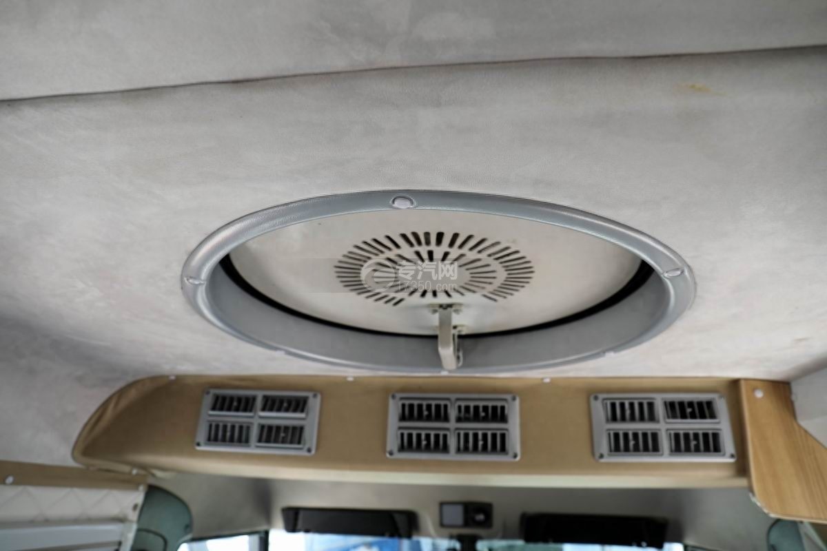 霸气房车之依维柯四驱越野房车