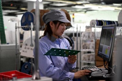 ​做服务员与进厂：谁更胜一筹？