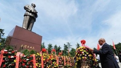 ​在南美有一个小国家，他们的法定语言竟然是客家话，这是为何？