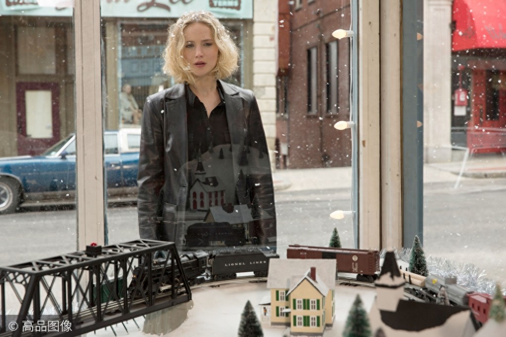 穿皮衣的女人，身手都不简单