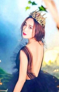 ​杜若溪：优雅与性感并存，尽展曼妙身姿的动人写真