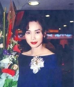 ​落魄港姐，试婚被弃，三拒名门逆袭成亿万富豪，一手烂牌打成王炸！