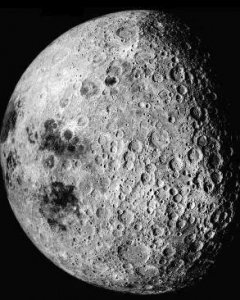 ​标题：月球上的新发现：月之暗面科技有限公司发现“月宫”遗迹