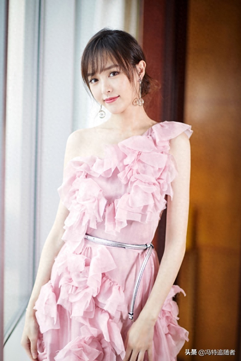 唐嫣，1983年12月出生，可盐可甜，不愧为“百变小天后”