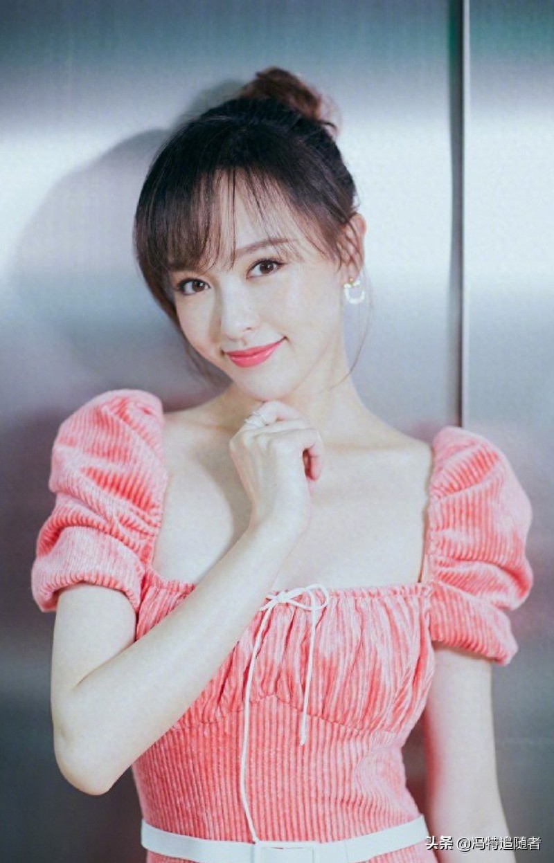 唐嫣，1983年12月出生，可盐可甜，不愧为“百变小天后”