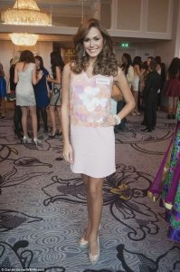 ​舌头缝塑料网，疯狂束腰，为了变美，委内瑞拉的女人可以很疯狂