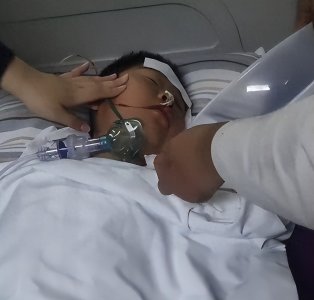 ​男孩喝农药进ICU后续：情况危急爸不让救，姐崩溃求助，现在如何