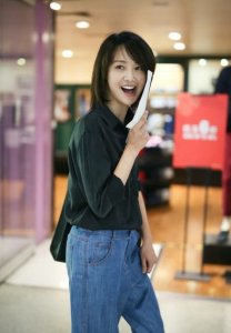 ​素颜的郑爽，活出了新的高度，这才是真正的直面所有，无所无谓