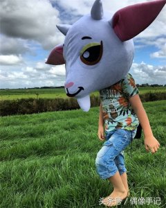 ​杜海涛戴卡通羊头套来搞笑  网友怒斥忘不了下跪事件