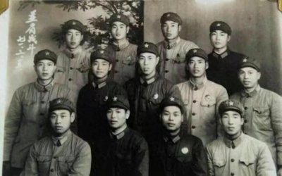 如今部队连干部每月工资12000元,当年我们连长工资才62.5元!