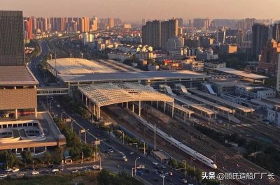 12.5厘米的缝能钻出一个人吗?回顾2013年K8378次列车乘客失踪案