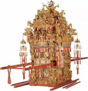 ​中式审美的恐怖—坐在万工轿里的新娘