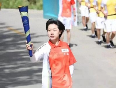 高思恩:一个被遗弃的独臂女婴的励志传奇