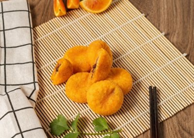 口感酥脆,香甜可口:北方老式炸果子的制作秘诀