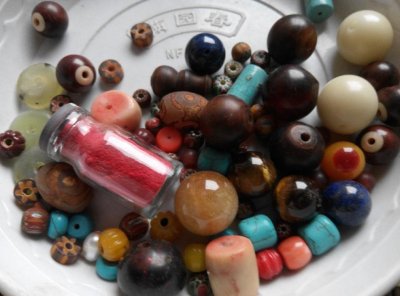 ​小妹妹贪玩将珠子塞进阴道里——医生提醒：注意熊孩子的玩具