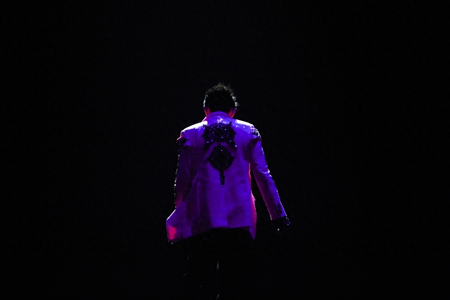 周杰伦嘉兴演唱会,真爱粉冒寒风观看!