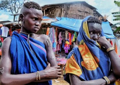 ​非洲盘唇族：女性15岁“割唇”，以此为美彰显身份显赫！无法想象