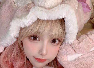 ​为什么男生在亲你的时候咬你舌头