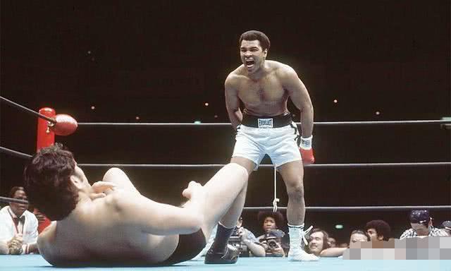 泰森与阿里都是拳坛史上的传奇人物,他们两个谁更强呢?