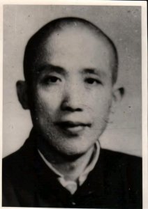 ​气功大师周潜川，精通中医儒释道，尤其在气功上有创新，自成一家