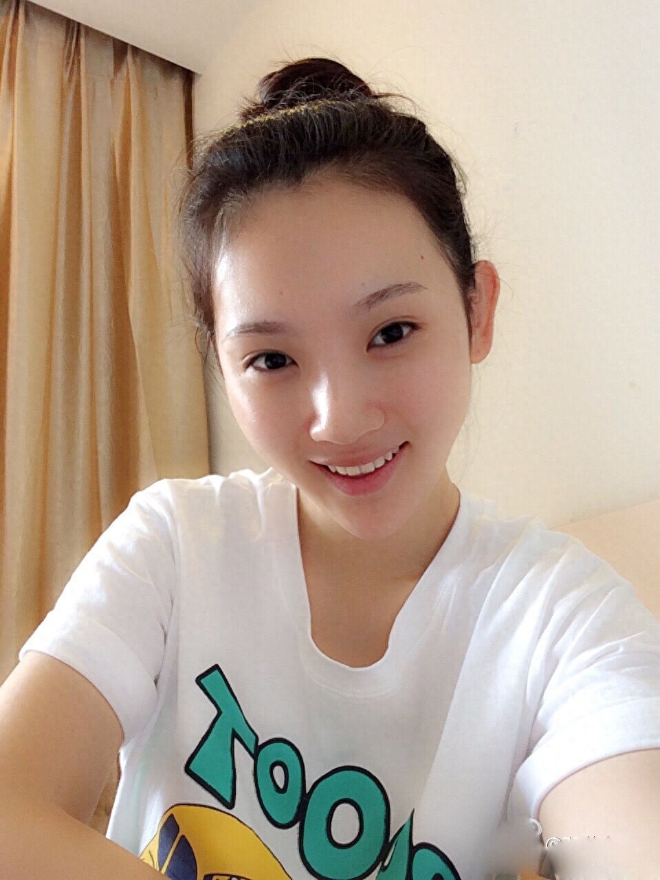 因在《兰陵王》中的精彩表现而惹人喜爱，外形甜美可爱