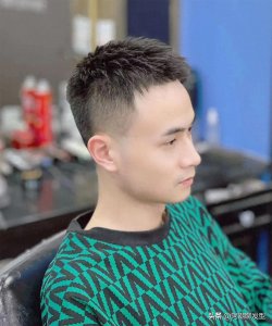 ​男生“两边铲光”发型是真的帅，建议剪这3款，干净利落又帅气！