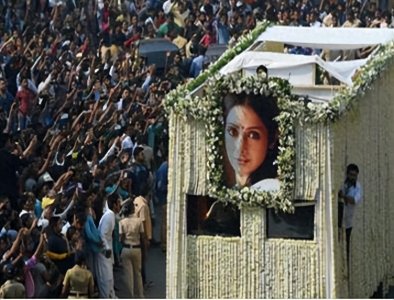 ​希里黛玉：低种姓出身，拥有顶尖美貌的印度女星，54岁溺死在浴缸