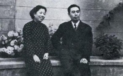 ​邓颖超去世，聂帅女儿聂力哭着扑向骨灰盒：邓妈妈再让我吻你一次