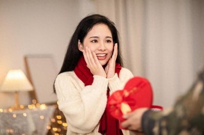 ​冬日围巾保暖又优雅，围巾搭配有哪些颜色搭配技巧？