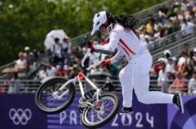 ​《18岁中国小将邓雅文》巴黎奥运会自由式小轮车的荣耀之光