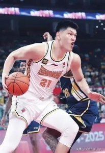 ​刘传兴: 内线巨无霸，两战奠定国内第一中锋地位