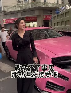 ​劳斯莱斯女车主身份被扒：资产过亿，一夜涨粉20万，大量美照曝光