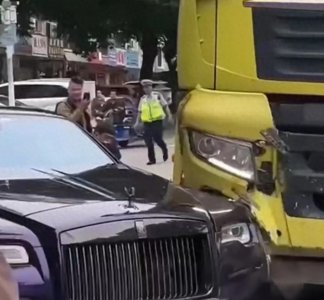 ​广州被撞劳斯莱斯车主真容被扒出，平时生活奢靡，出入高档场所