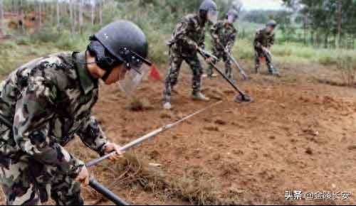 搬走“死神”:1994年中越边境大扫雷