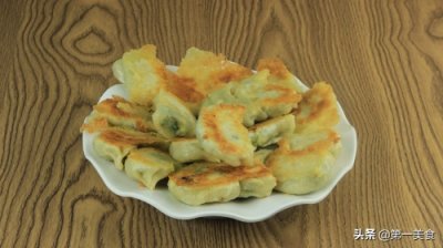 ​大厨详解锅贴做法，和面调馅都简单，在家就能做，外酥里嫩超好吃